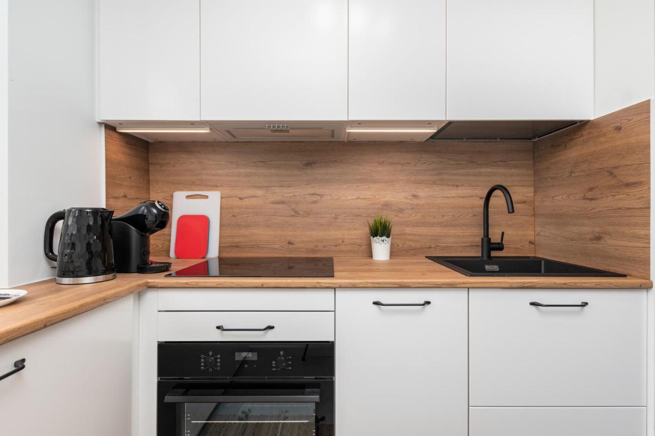 Pl. Dabrowskiego 12 By Homeprime Varsovia Exterior foto